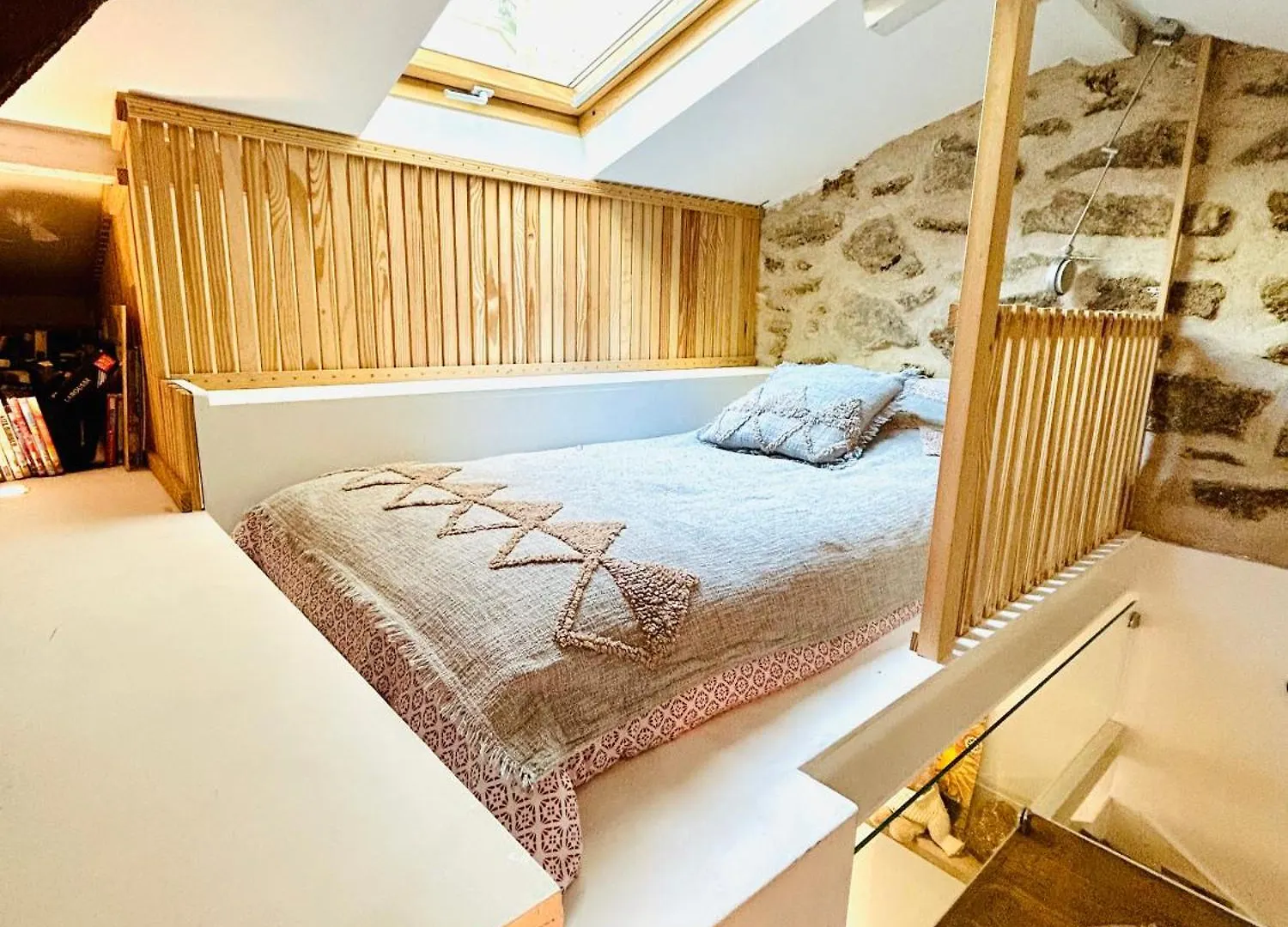 Splendid Atypical Loft St Germain Paris
